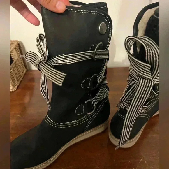 Never been worn White Mountain Tivia tie up boots size 7 - Picture 11 of 12